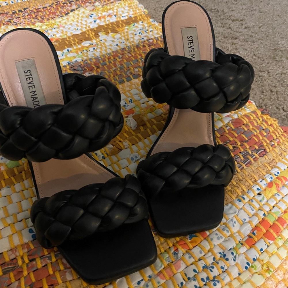 Steve Madden Sz 7 black braided strap slip on heels